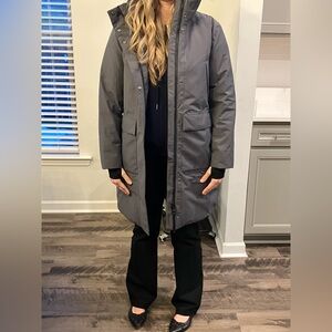 Quince Women Responsible Down Hooded Long Parka Carbon Gray XS NWOT